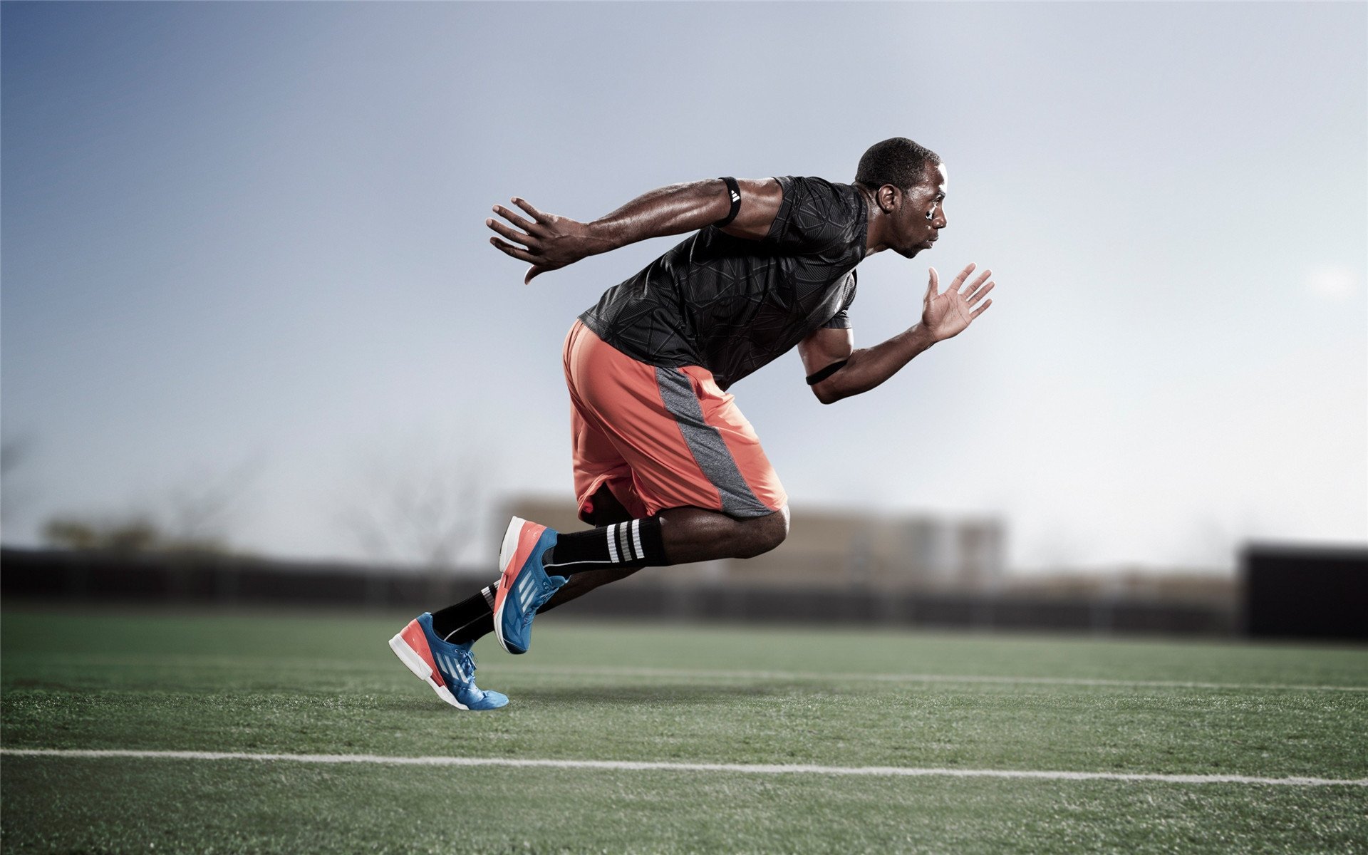 球场上的“科技范”：最新装备如何提升比赛体验，球场装备哥是什么意思